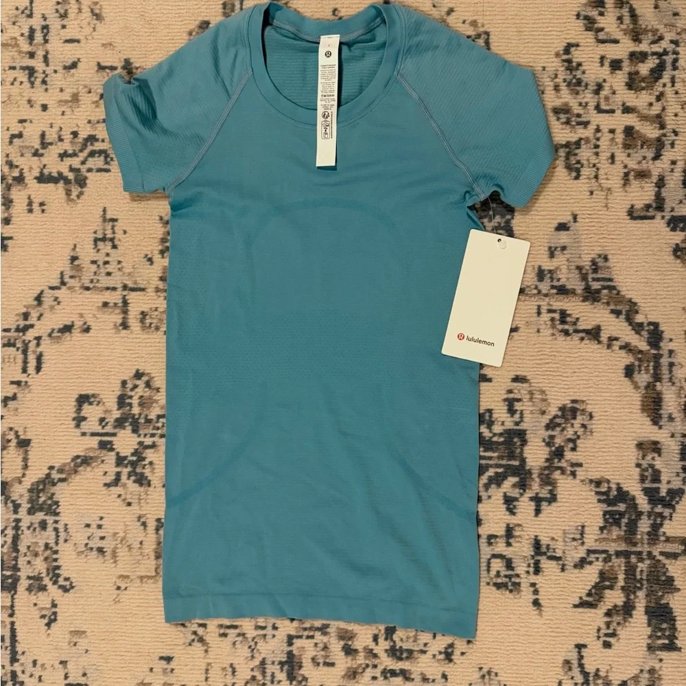 NWT LULULEMON SWIFTLY TECH TOP - Picture 1 of 4